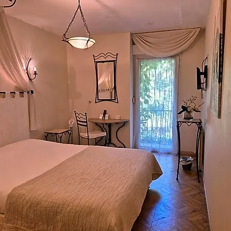 ホテル Logis Restaurant Les Norias 3*