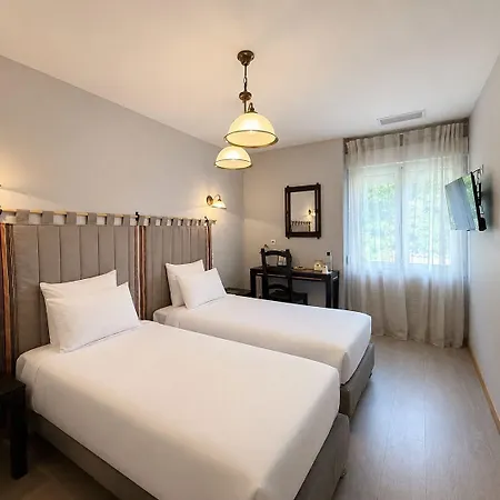 Logis Restaurant Les Norias ホテル 3*