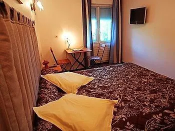 ホテル Logis Restaurant Les Norias 3*